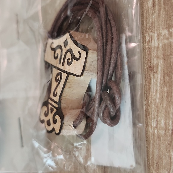 Iceland dragon head magnet and Thor's hammer necklace - Picture 5 of 6